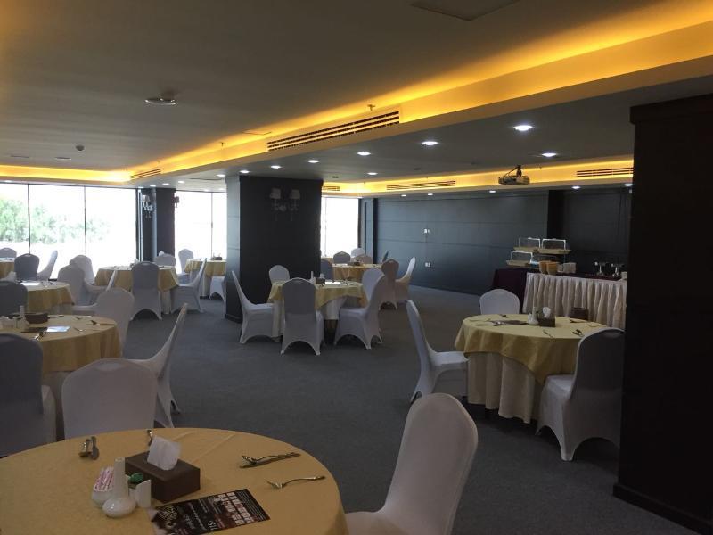 Golden Bujari Hotel Эль-Хубар Экстерьер фото