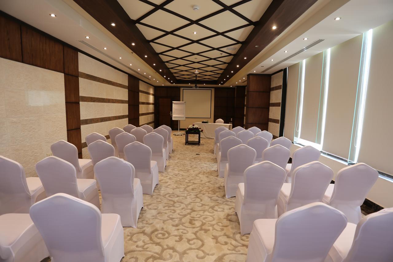 Golden Bujari Hotel Эль-Хубар Экстерьер фото
